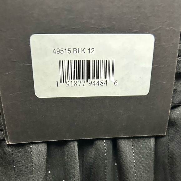 MAC DUGGAL 49515 NWT Tie Neck Tiered Halter Gown - Picture 9 of 11